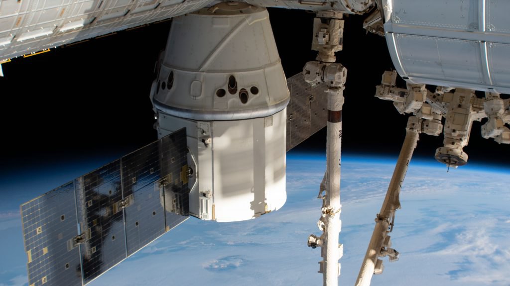 Запуск корабля Dragon к МКС отнесли на 30 апреля