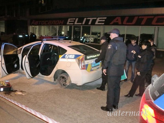 Угон авто полицейских в фокусе Киева: в сети появились видео происшествия и задержания преступника