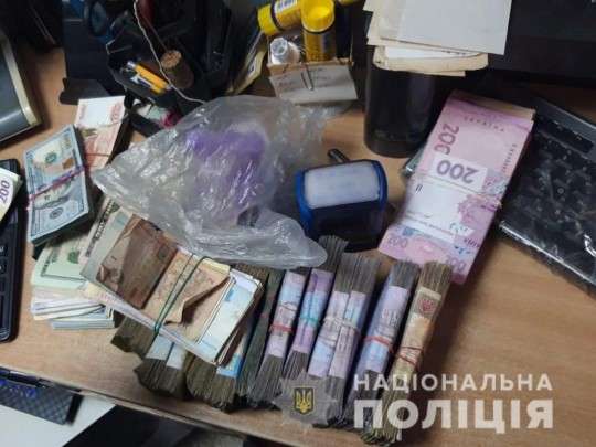 Полиция проложила масштабные обыски в обменниках Харьковской области: что искали