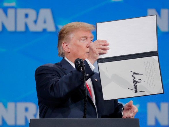 Трамп отзывает подпись под интернациональным договором о торговле оружием