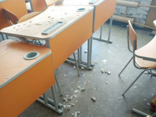 В одной из школ Днепра на перемене обрушился потолок: фото с места ЧП