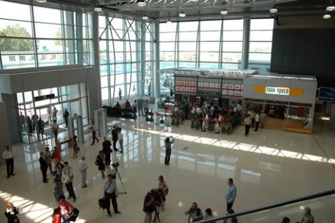 Из харьковского аэропорта эвакуировали близ 600 человек из-за "минирования"(освежено)