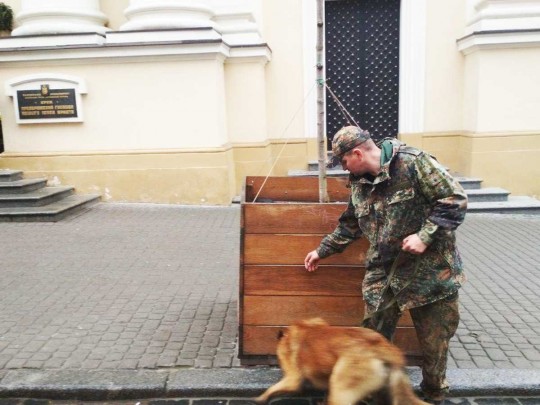 Разыскивали “взрывники” и пес: во Львове на Пасху "заминировали" семь церквей(фото)