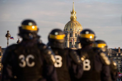 Во Франции четверо дядек задержаны при подготовке к теракту "экстремальной жестокости"
