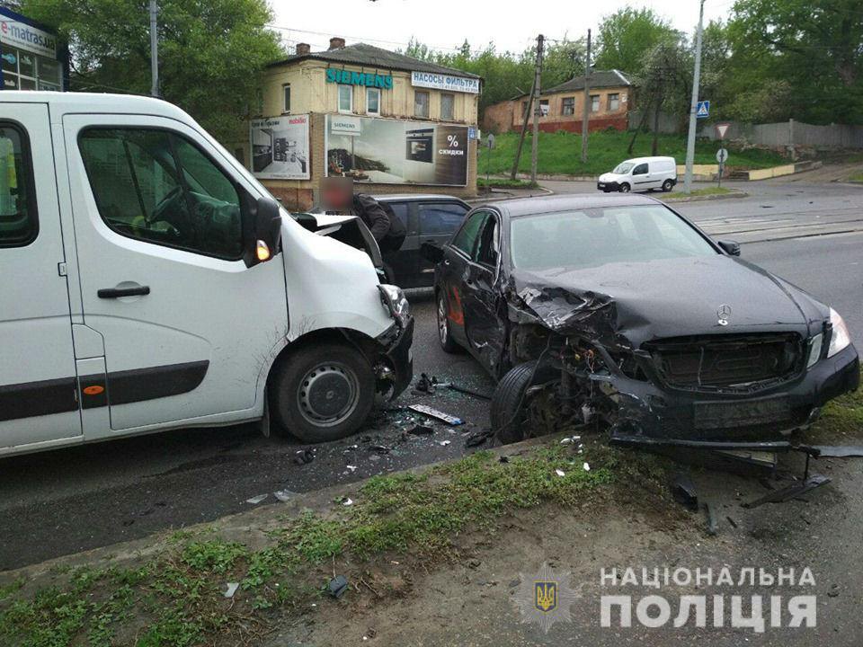 ​В Харькове дядька закончил двойное ДТП на угнанном авто