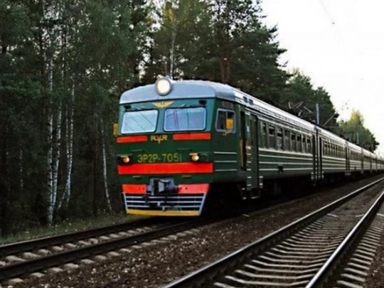 Под Киевом подросток влетел под поезд из-за наушников