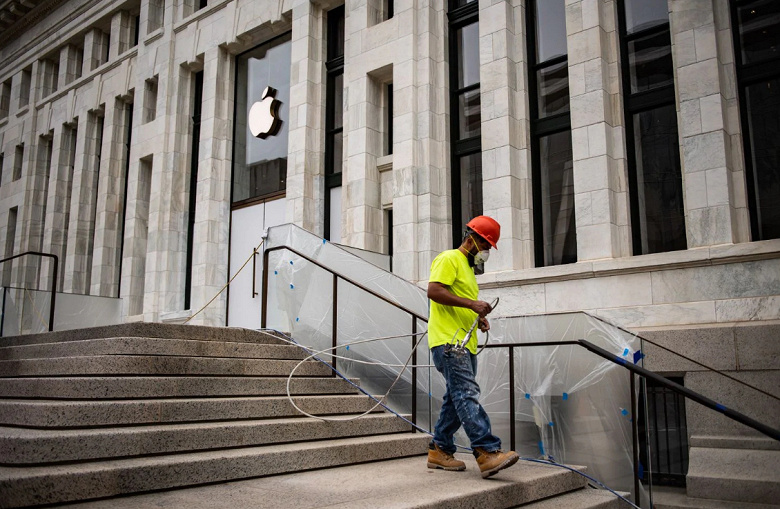 Apple потратила более 30 млн долларов на реставрацию библиотеки Карнеги, чтобы открыть в ней новейший фирменный магазин
