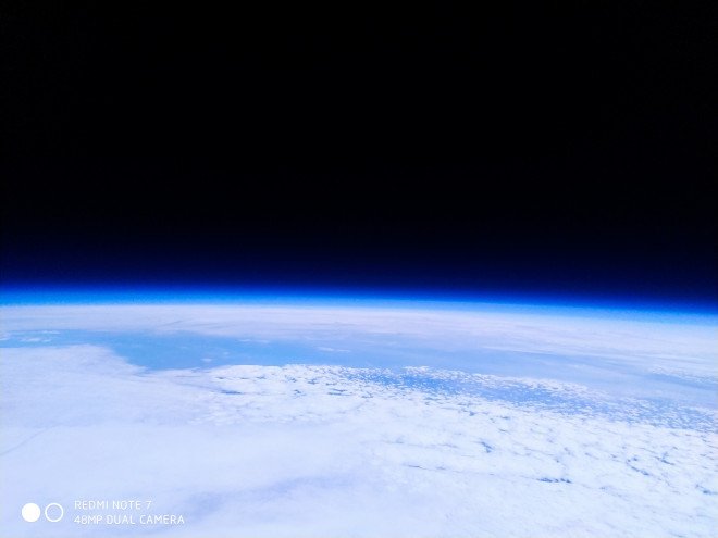 Видео дня: Redmi Note 7 побывал в космосе и вернулся на Землю – вкупе с карточками планеты из стратосферы