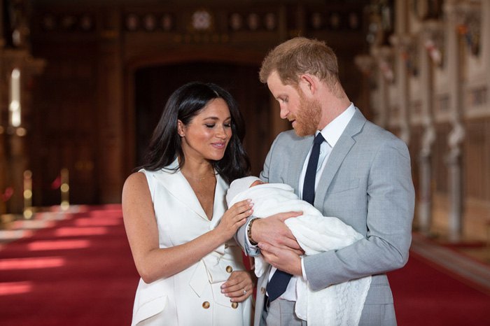 Меган Маркл и принц Гарри показали первое фото новороженного сына