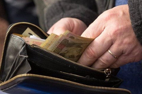 В Харькове арап выманил у пенсионерки $5 тысяч и 5 тысяч евро по схеме "ваш сын в полиции"