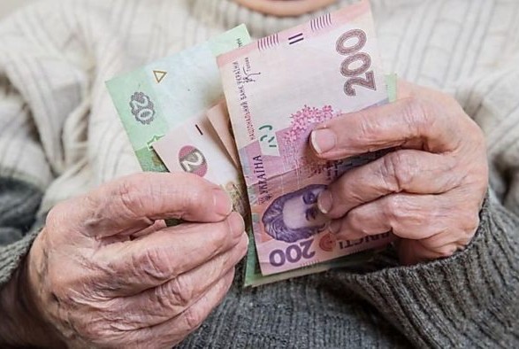 Фриз: украинцев с беззаконными видами РФ могут лишить соцвыплат или пенсий