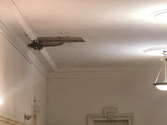 В киевском Доме учителя обрушился потолок во времена урока танцев: фото с места ЧП
