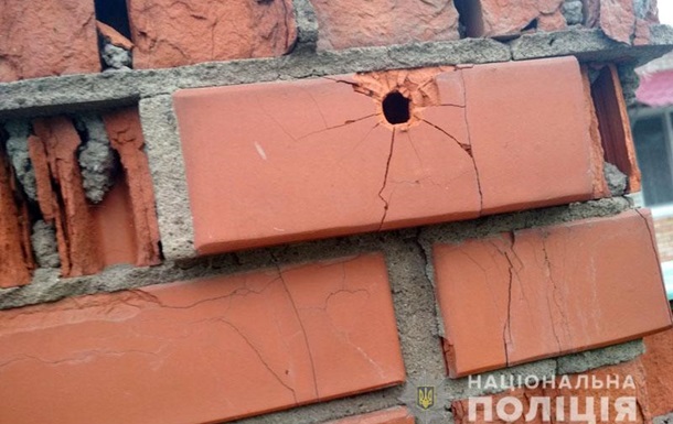На Донбассе мужчина обстрелял жилой дом