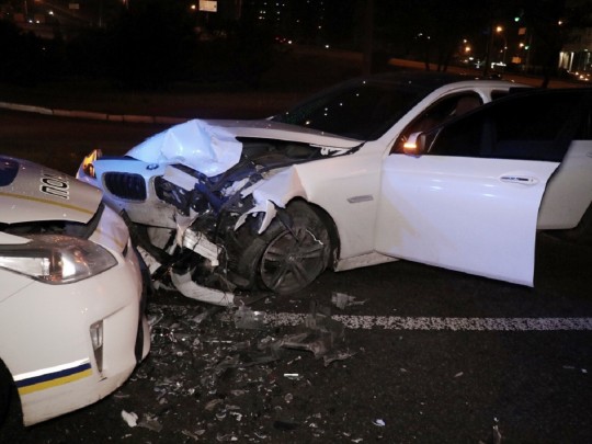 В фокусе Киева полицейский Prius столкнулся с BMW: у патрульных утраты(фото)