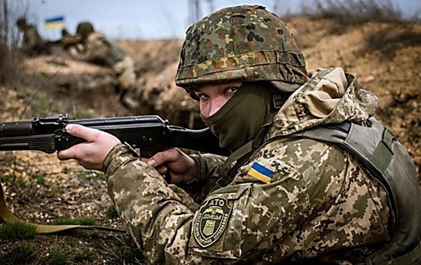 На Донбассе 12 обстрелов за сутки, ранен боец