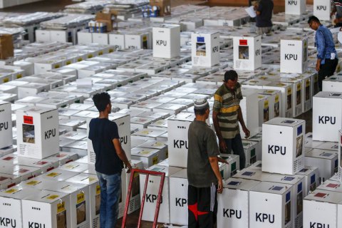 Минздрав Индонезии наименовал причину массовой смерти членов избиркомов на выборах