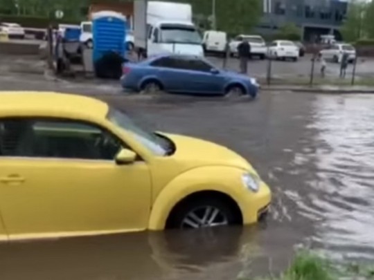 Дождь в Киеве вверг к "великому потопу": видео последствий непогоды