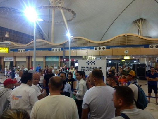 Весь день просидели в аэропорту с крохотными ребятенками: детали дебоша с украинскими туристами в Египте