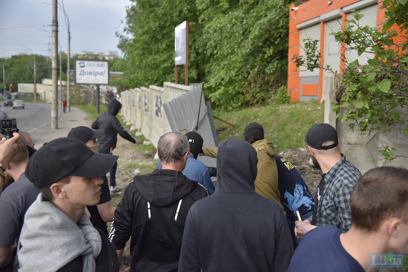 На беззаконной застройке в Протасовом Яру приключились столкновения между полицией и активистами(освежено)
