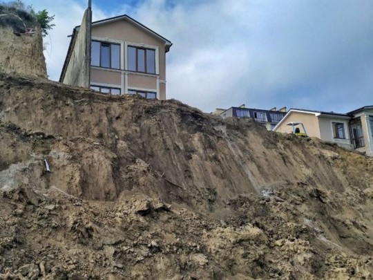 Масштабный оползень в Одессе: над жилыми домами нависла угроза(фото)