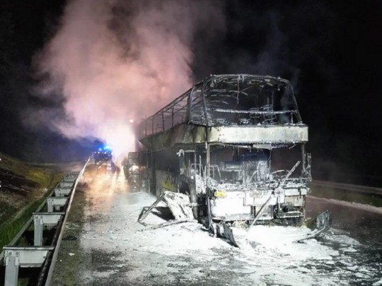 На автотрассе в Польше дотла сгорел рейсовый автобус Киев — Прага: фото с места ЧП