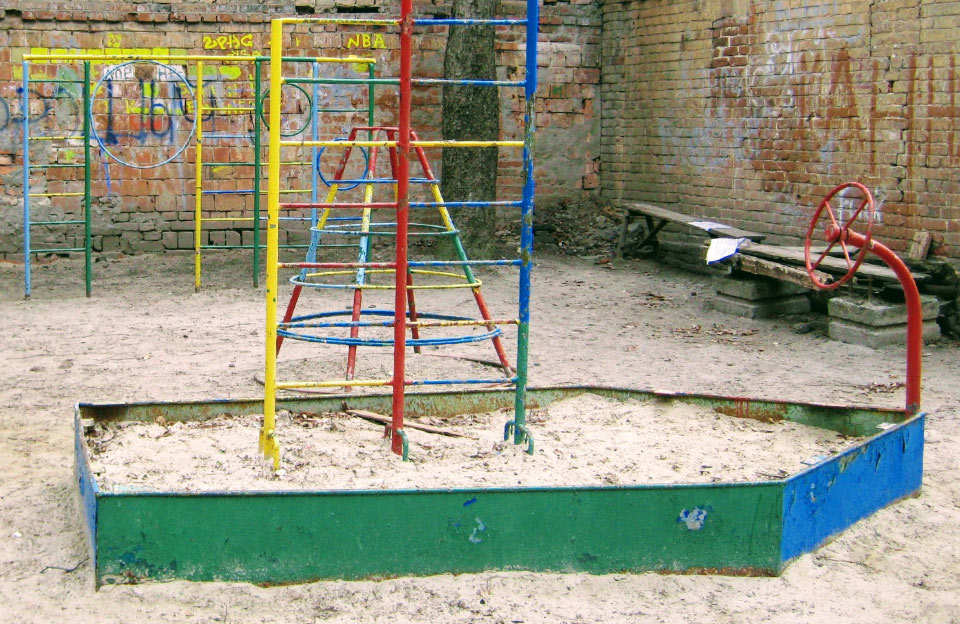 Вісті з Полтави - Протягом 2 тижнів 200 дитячих майданчиків Полтави отримають новий пісок