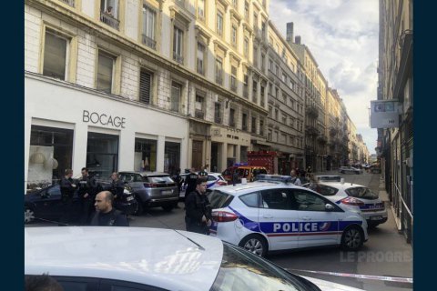Во Франции застопорили двух подозреваемых в совершении взрыва в Лионе