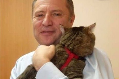 В России депутат принес на заседание кота в знак протеста против "мягких лапок"
